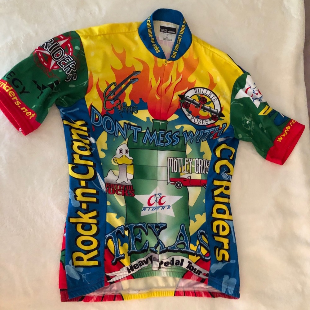 Women’s cycling jersey with back pockets